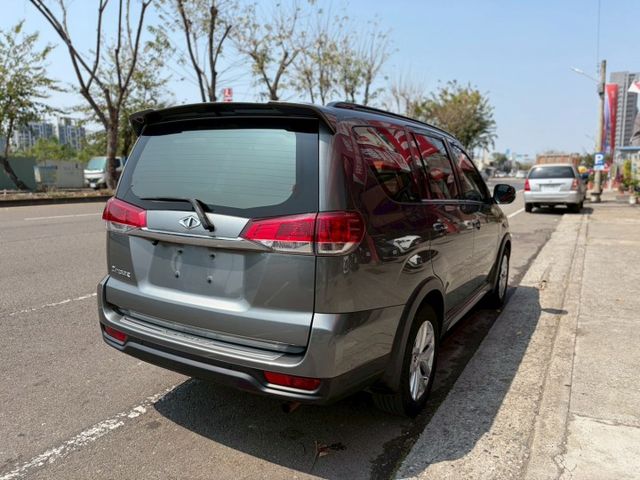 頂級旗艦版 定速 盲點偵測 導航 電動後視鏡 循跡防滑 光感應頭燈  第4張相片