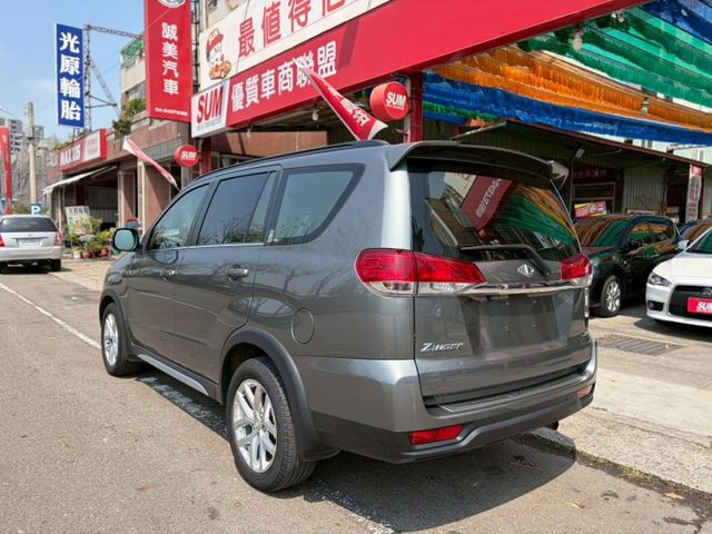 頂級旗艦版 定速 盲點偵測 導航 電動後視鏡 循跡防滑 光感應頭燈  第6張相片