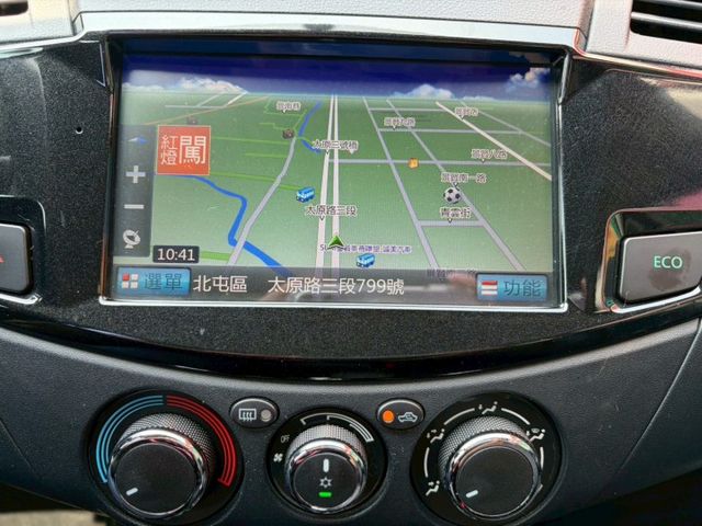 頂級旗艦版 定速 盲點偵測 導航 電動後視鏡 循跡防滑 光感應頭燈  第8張相片