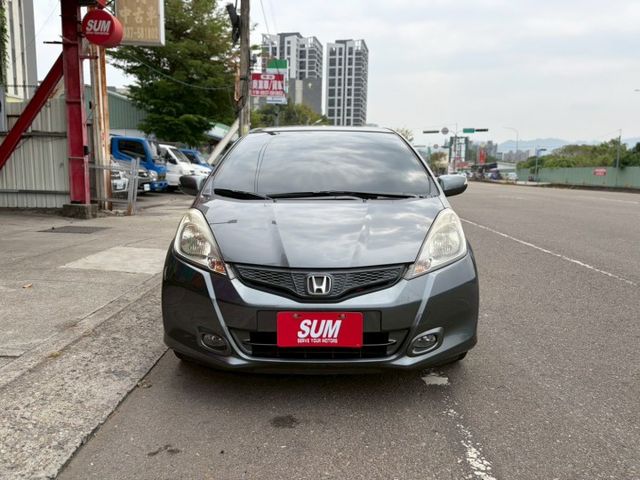 一手車 定速 恆溫 皮椅  電動後視鏡 大螢幕導航  第2張相片