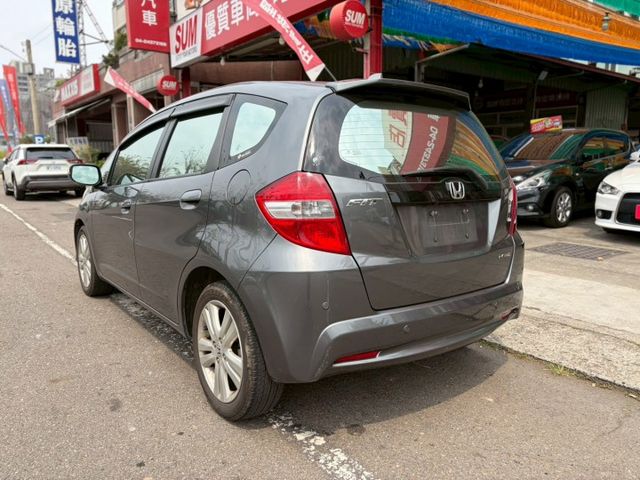 一手車 定速 恆溫 皮椅  電動後視鏡 大螢幕導航  第4張相片