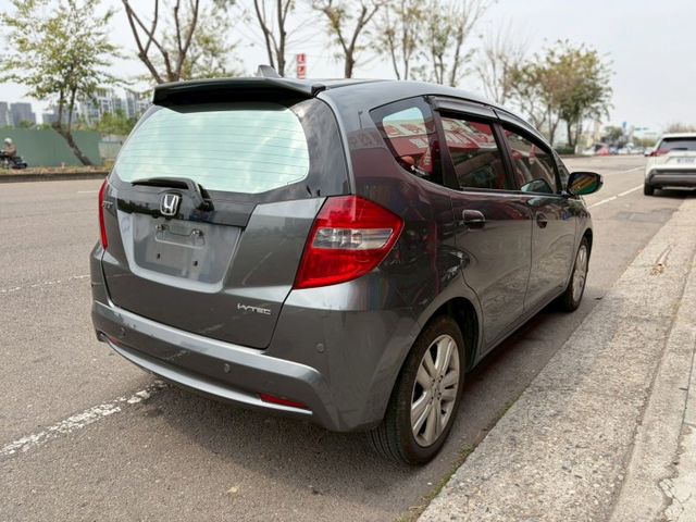 一手車 定速 恆溫 皮椅  電動後視鏡 大螢幕導航  第6張相片