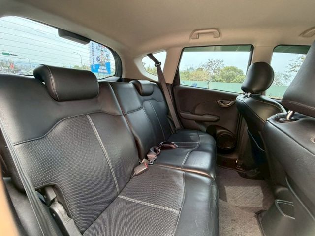 一手車 定速 恆溫 皮椅  電動後視鏡 大螢幕導航  第8張相片