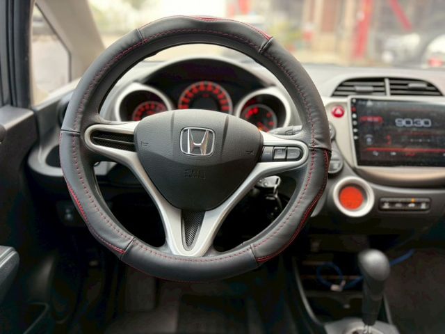 一手車 定速 恆溫 皮椅  電動後視鏡 大螢幕導航  第10張相片