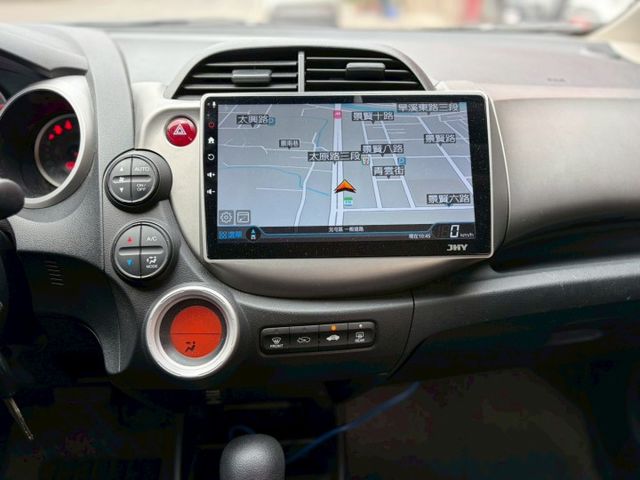 一手車 定速 恆溫 皮椅  電動後視鏡 大螢幕導航  第11張相片