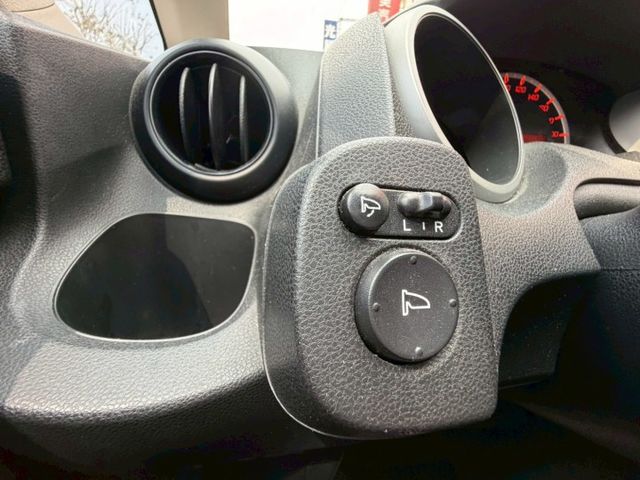 一手車 定速 恆溫 皮椅  電動後視鏡 大螢幕導航  第13張相片