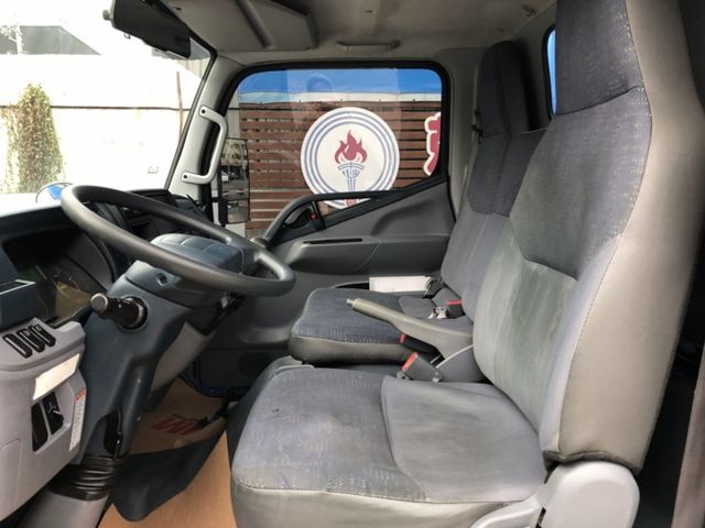 一手車 鈑件原 里程保證 車況優 14呎 超長型 好開 耐操 馬力大 乘載貨物量多 室內皆保持乾淨 認證車 有保固可貸款  第9張相片