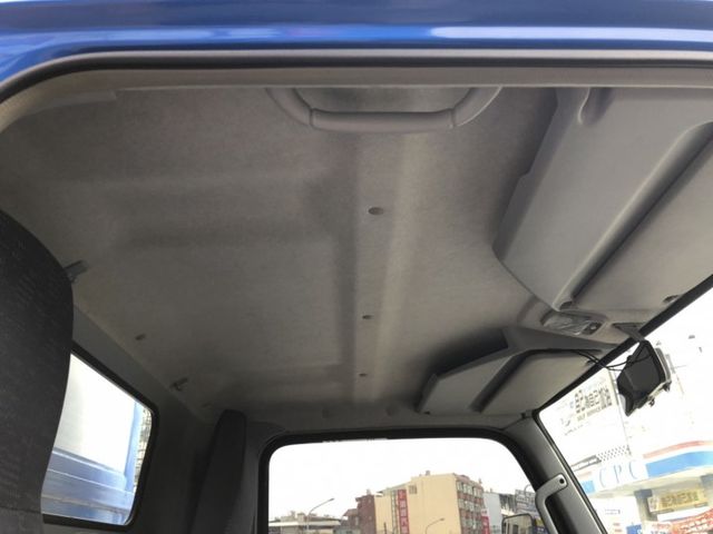 一手車 鈑件原 里程保證 車況優 14呎 超長型 好開 耐操 馬力大 乘載貨物量多 室內皆保持乾淨 認證車 有保固可貸款  第12張相片
