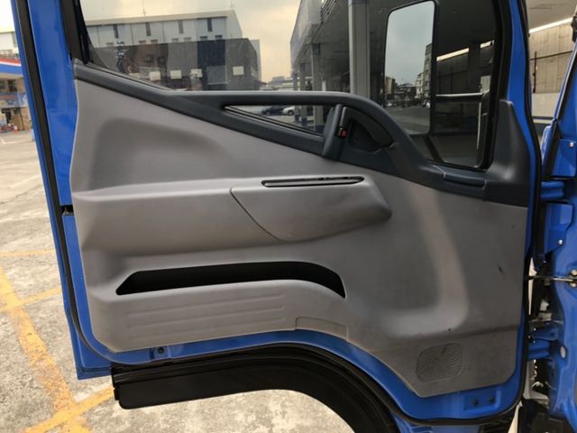 一手車 鈑件原 里程保證 車況優 14呎 超長型 好開 耐操 馬力大 乘載貨物量多 室內皆保持乾淨 認證車 有保固可貸款  第18張相片
