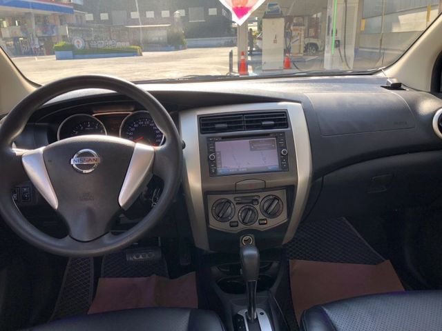 一手車 原鈑件 里程保證 車況優 皮椅 電動收折後視鏡 影音系統 衛星導航 倒車顯影 車頂行李架 認證車 有保固 可貸款  第7張相片