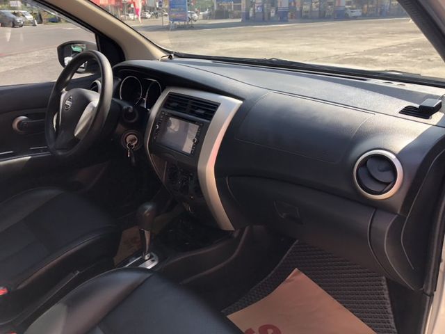 一手車 原鈑件 里程保證 車況優 皮椅 電動收折後視鏡 影音系統 衛星導航 倒車顯影 車頂行李架 認證車 有保固 可貸款  第10張相片
