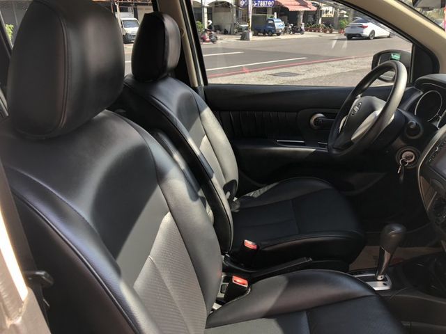 一手車 原鈑件 里程保證 車況優 皮椅 電動收折後視鏡 影音系統 衛星導航 倒車顯影 車頂行李架 認證車 有保固 可貸款  第15張相片