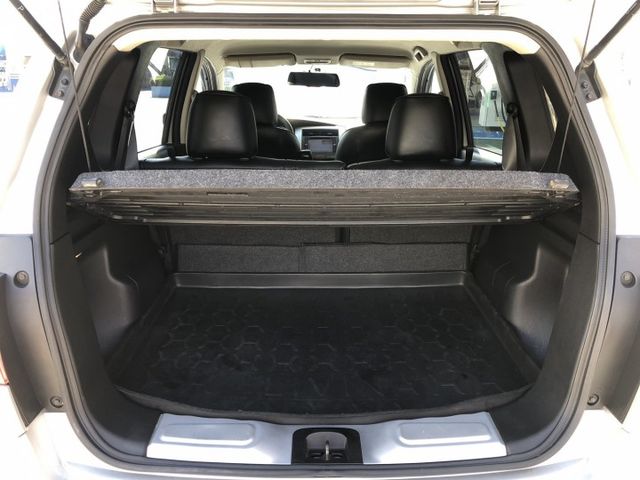 一手車 原鈑件 里程保證 車況優 皮椅 電動收折後視鏡 影音系統 衛星導航 倒車顯影 車頂行李架 認證車 有保固 可貸款  第16張相片