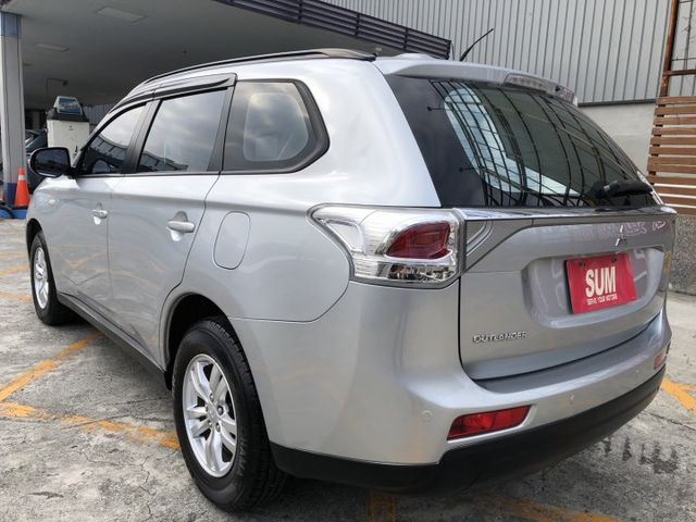 一手車 鈑件原 里程保證 恆溫 定速 方向盤快控鍵 霧燈 空間大 馬力大 客貨兩用 價格親民 物超所值 認證車 有保固  第4張相片