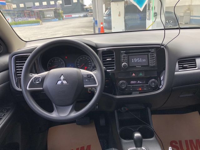 一手車 鈑件原 里程保證 恆溫 定速 方向盤快控鍵 霧燈 空間大 馬力大 客貨兩用 價格親民 物超所值 認證車 有保固  第7張相片