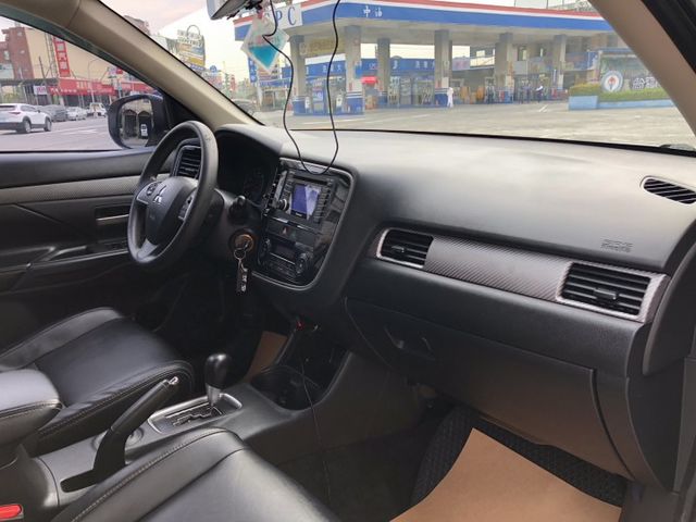 一手車 鈑件原 里程保證 恆溫 定速 方向盤快控鍵 霧燈 空間大 馬力大 客貨兩用 價格親民 物超所值 認證車 有保固  第9張相片