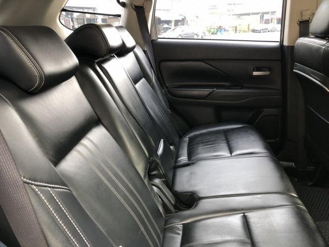 一手車 鈑件原 里程保證 恆溫 定速 方向盤快控鍵 霧燈 空間大 馬力大 客貨兩用 價格親民 物超所值 認證車 有保固  第13張相片