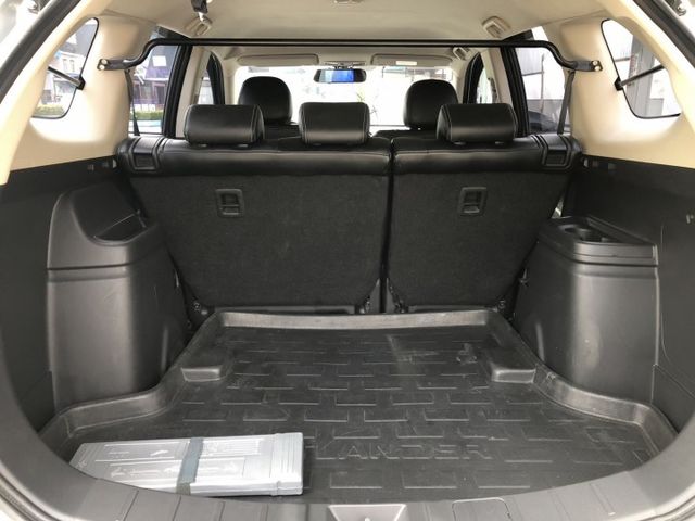 一手車 鈑件原 里程保證 恆溫 定速 方向盤快控鍵 霧燈 空間大 馬力大 客貨兩用 價格親民 物超所值 認證車 有保固  第17張相片