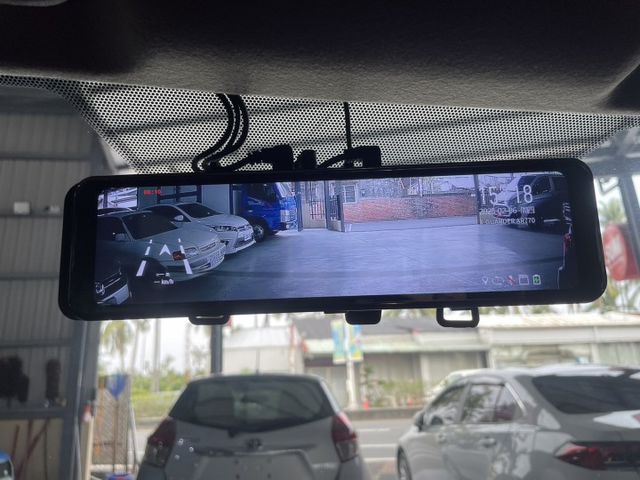 G版 鈑件原 實跑11萬多公里  低里程 里程保證 恆溫空調 方向盤音響快控鍵 行車紀錄器 倒車顯影 認證車 可貸款  第8張相片