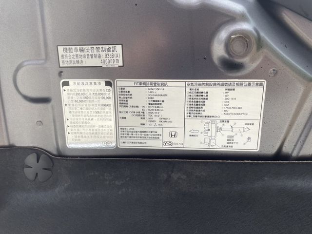 S版 鈑件原 里程保證 I-KEY 定速 換檔快撥片 中控螢幕 定速 恆溫 防滑 衛導航 倒車顯影認證車 有保固 可貸款  第17張相片