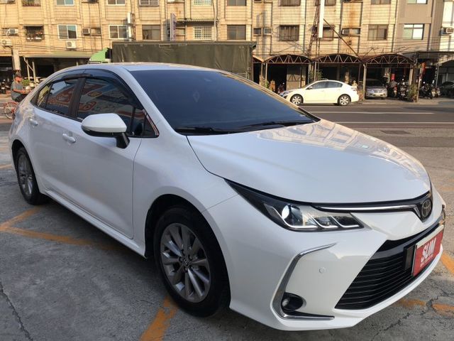 一手車 鈑件原 里程保證 ACC跟車 I-KEY 方向盤快控鍵 觸控影音系統 鋁圈 恆溫 定速 認證車 有保固 可貸款  第2張相片
