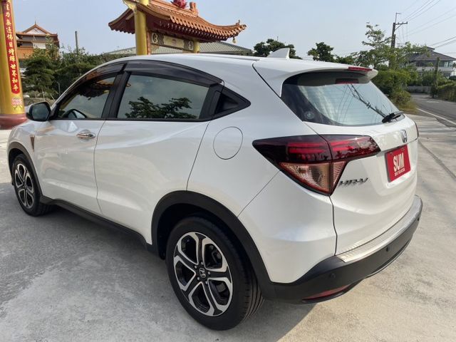 S版 娛樂顯示 LED頭燈 I-KEY 定速 倒車顯影  換檔撥片 恆溫 藍牙通訊 ​衛星導航 循跡防滑 認證車 有保固  第3張相片