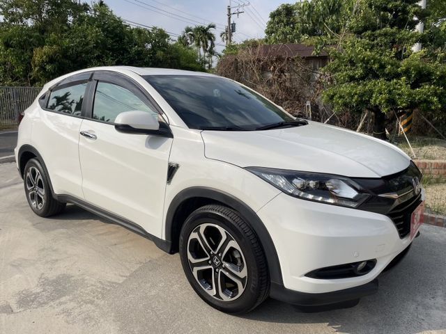 S版 娛樂顯示 LED頭燈 I-KEY 定速 倒車顯影  換檔撥片 恆溫 藍牙通訊 ​衛星導航 循跡防滑 認證車 有保固  第4張相片