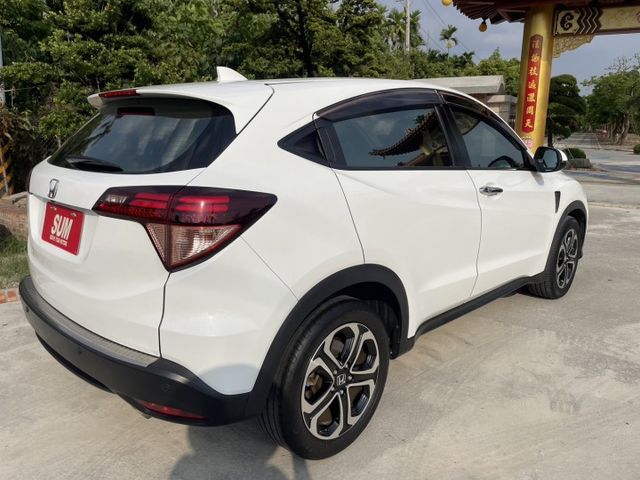 S版 娛樂顯示 LED頭燈 I-KEY 定速 倒車顯影  換檔撥片 恆溫 藍牙通訊 ​衛星導航 循跡防滑 認證車 有保固  第5張相片