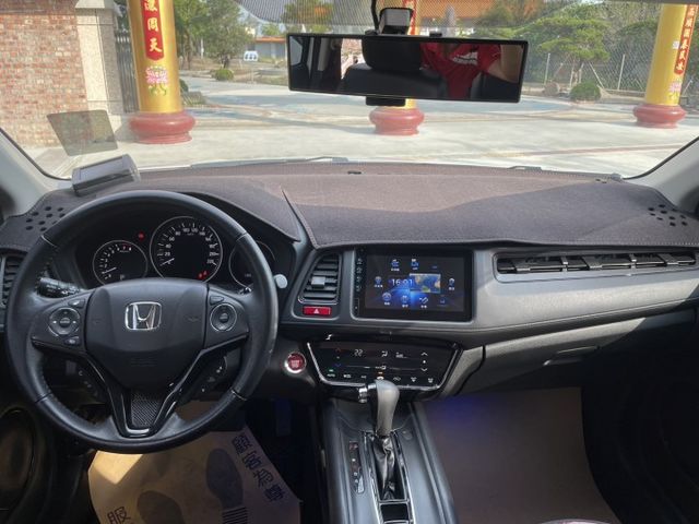 S版 娛樂顯示 LED頭燈 I-KEY 定速 倒車顯影  換檔撥片 恆溫 藍牙通訊 ​衛星導航 循跡防滑 認證車 有保固  第7張相片