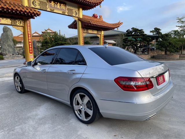 中華賓士總代理 一手車 低里程 僅跑7萬多公里 里程保證 新車價392萬 現在只要28.8萬就可入手 大馬力  車美價廉  第5張相片