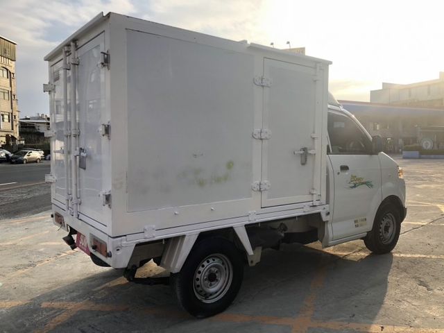 一手車 鈑件原 手排檔 車況優 僅跑5萬多公里 少跑里程  里程保證 承載貨物多 馬力大  好駕馭工商業老闆首選發財車  第4張相片