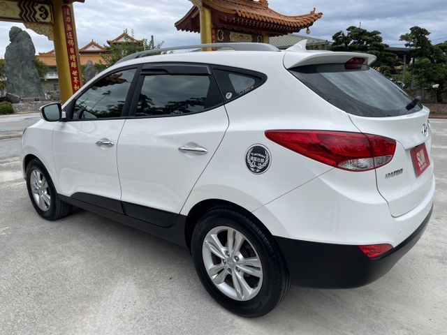 尊貴型 一手車 鈑件原 里程保證 認證車 車頂行李架 方向盤快控鍵  電動座椅 倒車顯影 光感應自動頭燈 有保固 可貸款  第3張相片