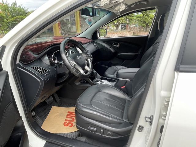 尊貴型 一手車 鈑件原 里程保證 認證車 車頂行李架 方向盤快控鍵  電動座椅 倒車顯影 光感應自動頭燈 有保固 可貸款  第12張相片