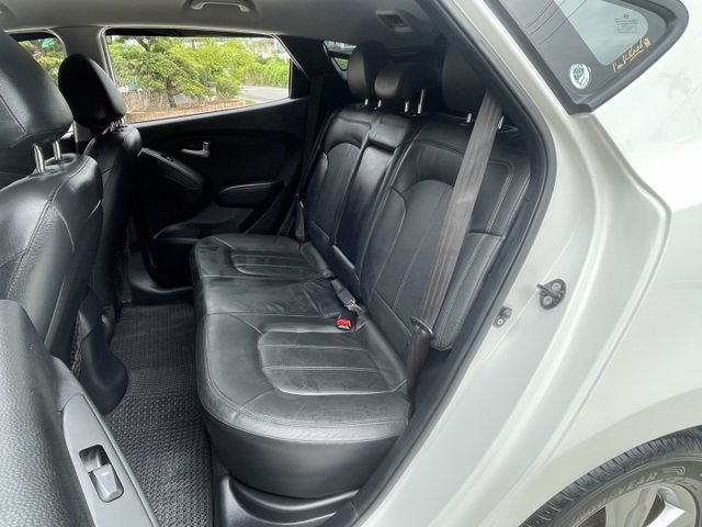 尊貴型 一手車 鈑件原 里程保證 認證車 車頂行李架 方向盤快控鍵  電動座椅 倒車顯影 光感應自動頭燈 有保固 可貸款  第15張相片