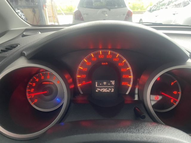 VTI-S版 里程保證 車況優 省油 大空間 好停車 妥善率好 CP值高  認證車 可貸款 優質代步首選小車款  第6張相片