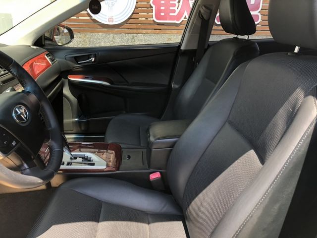 一手車 實跑14萬多公里 里程保證 手自排 HID氙氣頭燈 方向盤快控鍵 恆溫空調 分區溫控 物超所值 認證車 可貸款  第11張相片