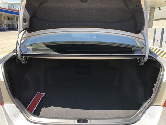 一手車 實跑14萬多公里 里程保證 手自排 HID氙氣頭燈 方向盤快控鍵 恆溫空調 分區溫控 物超所值 認證車 可貸款  第17張相片