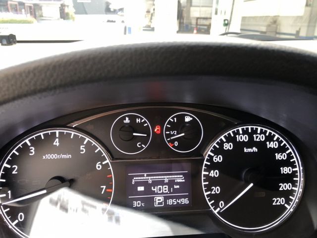 一手車 里程保證 I-KEY免鑰匙啟動 定速 恆溫空調 分區溫控 方向盤快控鍵 認證車 有保固 可貸款  第8張相片