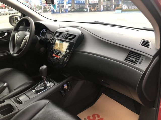 一手車 里程保證 I-KEY免鑰匙啟動 定速 恆溫空調 分區溫控 方向盤快控鍵 認證車 有保固 可貸款  第10張相片