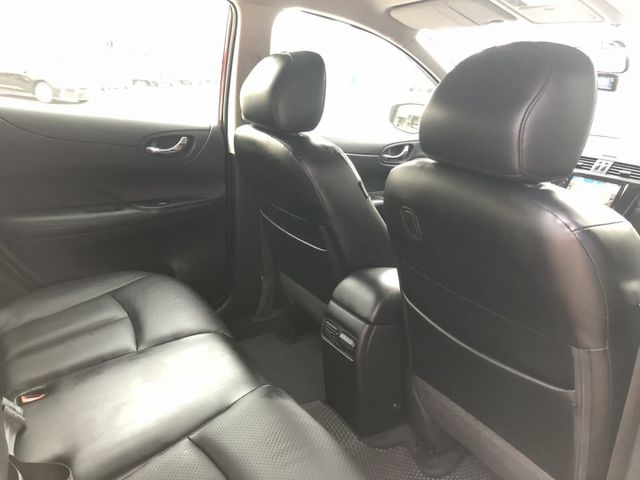 一手車 里程保證 I-KEY免鑰匙啟動 定速 恆溫空調 分區溫控 方向盤快控鍵 認證車 有保固 可貸款  第12張相片