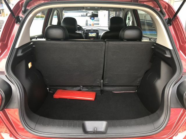 一手車 里程保證 I-KEY免鑰匙啟動 定速 恆溫空調 分區溫控 方向盤快控鍵 認證車 有保固 可貸款  第17張相片