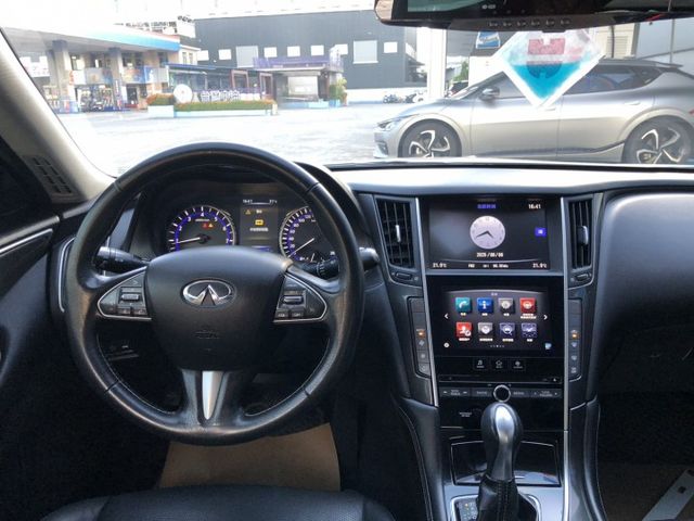 豪華版 鈑件原 里程保證 渦輪增壓 電動天窗 電動座椅 方向盤快控鍵 恆溫 分區溫控 免鑰匙啟動車門鎖定速認證車可貸款  第7張相片