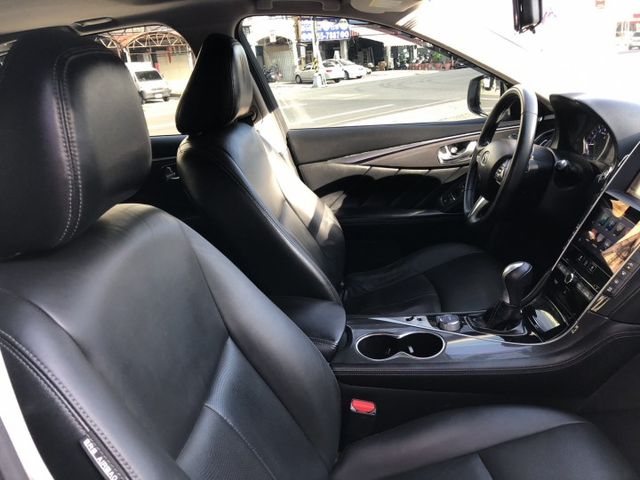 豪華版 鈑件原 里程保證 渦輪增壓 電動天窗 電動座椅 方向盤快控鍵 恆溫 分區溫控 免鑰匙啟動車門鎖定速認證車可貸款  第10張相片