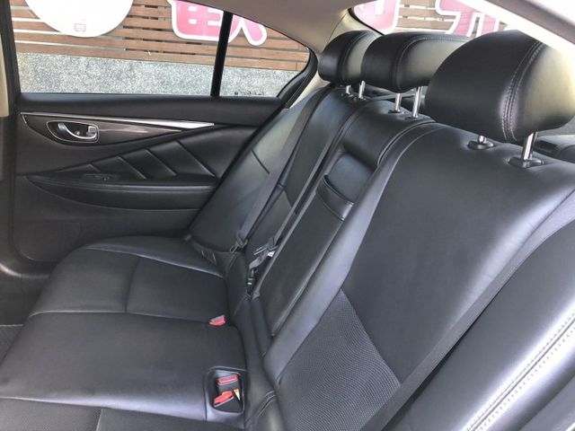 豪華版 鈑件原 里程保證 渦輪增壓 電動天窗 電動座椅 方向盤快控鍵 恆溫 分區溫控 免鑰匙啟動車門鎖定速認證車可貸款  第12張相片