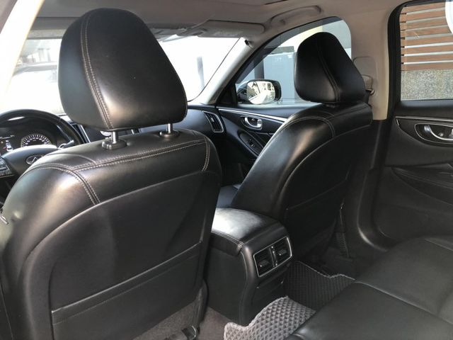 豪華版 鈑件原 里程保證 渦輪增壓 電動天窗 電動座椅 方向盤快控鍵 恆溫 分區溫控 免鑰匙啟動車門鎖定速認證車可貸款  第13張相片