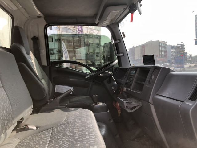 一手車 里程保證 無事故 11呎半  有冷藏保溫箱 五十鈴三噸半自排車 變速系統絕對耐用 認證車 可貸款  第9張相片