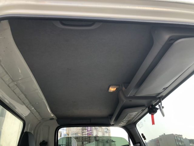 一手車 里程保證 無事故 11呎半  有冷藏保溫箱 五十鈴三噸半自排車 變速系統絕對耐用 認證車 可貸款  第12張相片