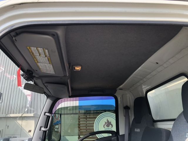 一手車 里程保證 無事故 11呎半  有冷藏保溫箱 五十鈴三噸半自排車 變速系統絕對耐用 認證車 可貸款  第14張相片