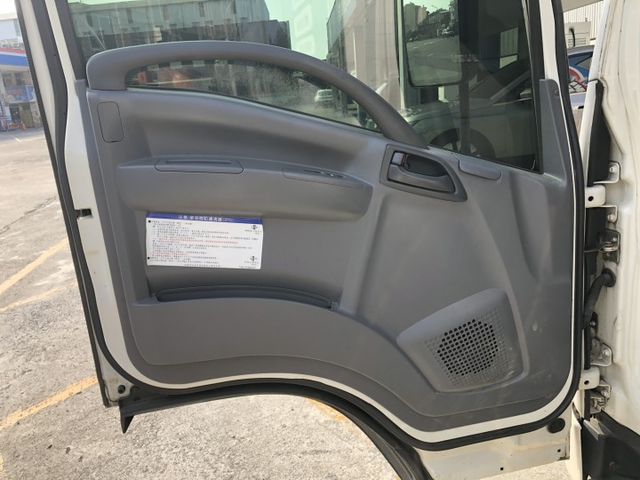 一手車 里程保證 無事故 11呎半  有冷藏保溫箱 五十鈴三噸半自排車 變速系統絕對耐用 認證車 可貸款  第15張相片