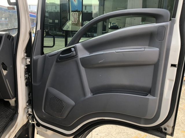 一手車 里程保證 無事故 11呎半  有冷藏保溫箱 五十鈴三噸半自排車 變速系統絕對耐用 認證車 可貸款  第16張相片